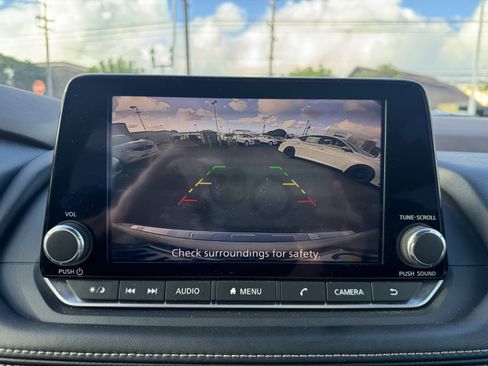 Certified 2022 Nissan Rogue SV image 12