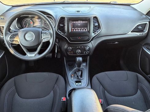 Used 2019 Jeep Cherokee Latitude w/ Popular Appearance Group FWD image 11