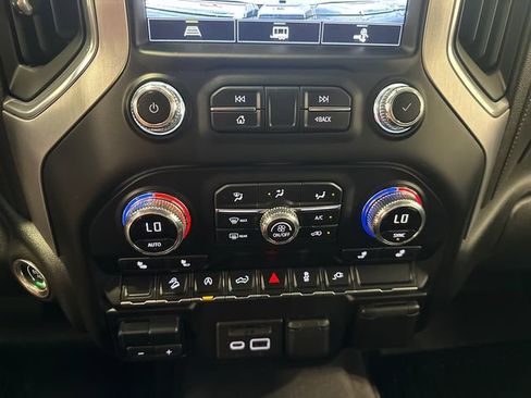 Used 2021 GMC Sierra 1500 SLT w/ X31 Off-Road Package AWD/4WD image 19