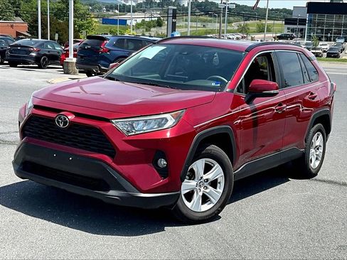 Used 2019 Toyota RAV4 XLE FWD image 3