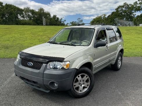 Used 2005 Ford Escape Limited AWD/4WD image 1