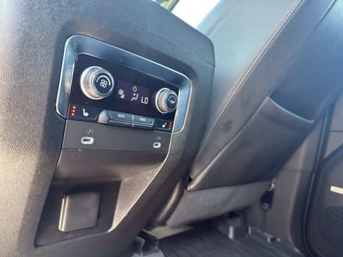 Used 2023 Chevrolet Suburban Z71 w/ Luxury Package image 11