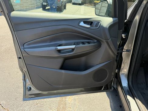 Used 2017 Ford Escape SE w/ Equipment Group 201A FWD image 30