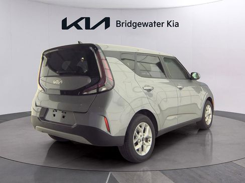 Used 2025 Kia Soul LX w/ LX Technology Package FWD image 8