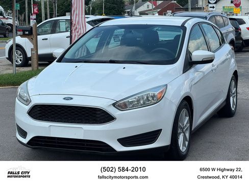 Used 2017 Ford Focus SE FWD image 1