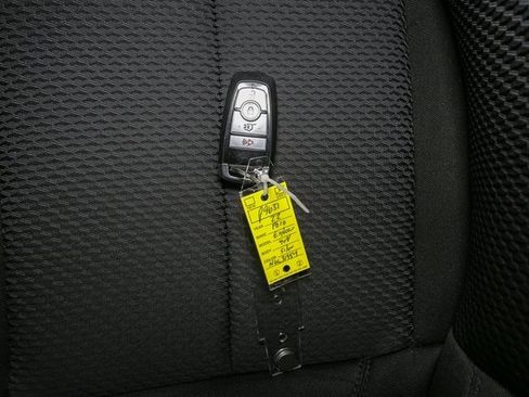 Used 2022 Ford Explorer XLT image 40