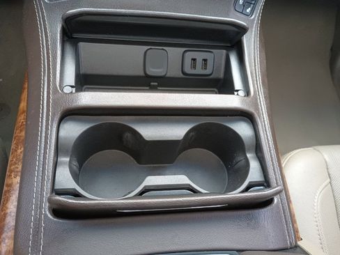 Used 2019 Chevrolet Suburban Premier image 24