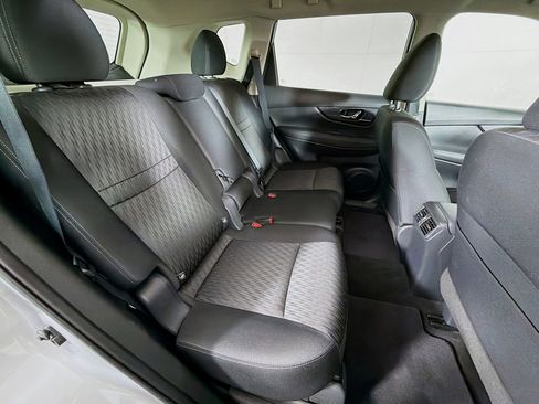 Used 2018 Nissan Rogue SV w/ Premium Package image 28