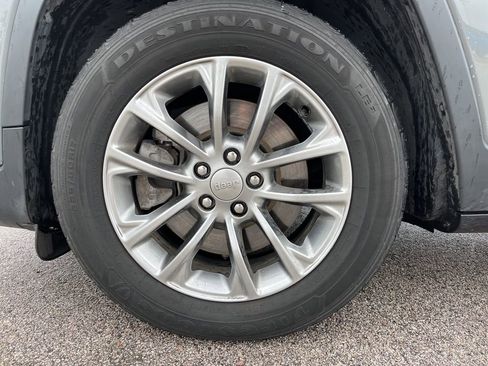 Used 2020 Jeep Cherokee Latitude Plus FWD image 13