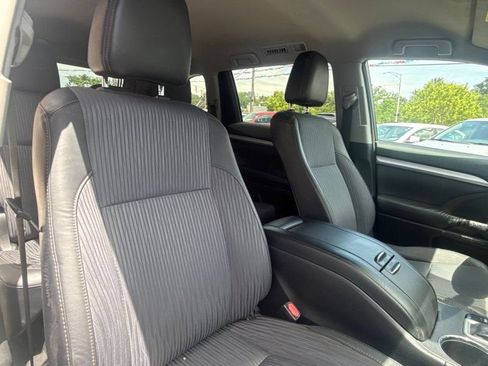 Used 2016 Toyota Highlander Plus AWD/4WD image 18