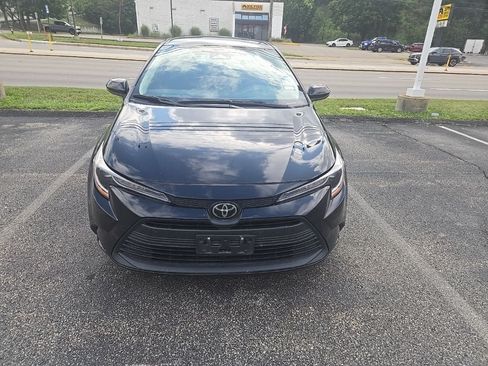 Used 2024 Toyota Corolla LE FWD image 2