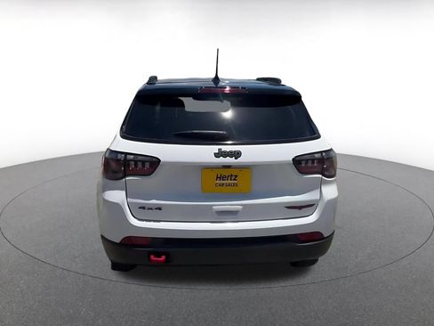 Used 2025 Jeep Compass Trailhawk AWD/4WD image 12