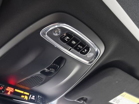Used 2019 Volvo S60 T8 R-Design AWD/4WD image 32