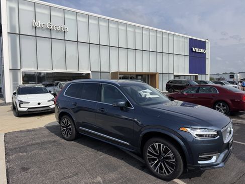 Used 2025 Volvo XC90 T8 Plus w/ Protection Package Premier AWD/4WD image 3