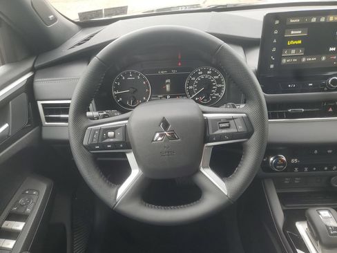 New 2026 Mitsubishi Outlander LE AWD/4WD image 15