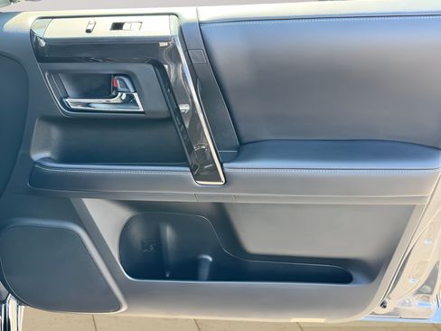 Used 2019 Toyota 4Runner Limited AWD/4WD image 9