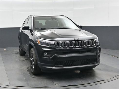 New 2026 Jeep Compass Latitude image 10
