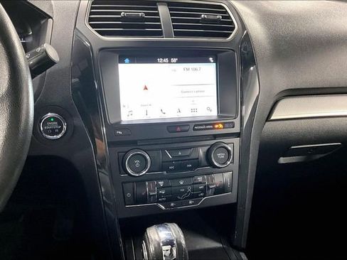 Used 2018 Ford Explorer XLT w/ Equipment Group 202A AWD/4WD image 4