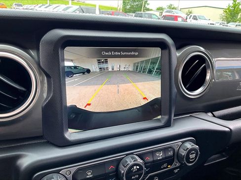 Used 2023 Jeep Gladiator Overland AWD/4WD image 22