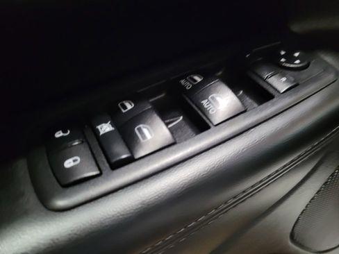 Used 2019 Jeep Grand Cherokee Altitude AWD/4WD image 27