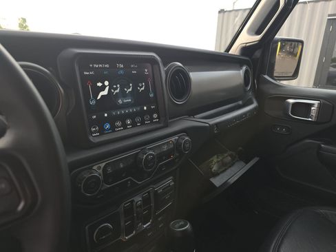 Used 2023 Jeep Wrangler Unlimited w/ Sun & Screen Package AWD/4WD image 10