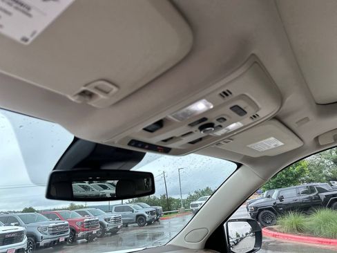 Used 2023 GMC Yukon XL Denali AWD/4WD image 25
