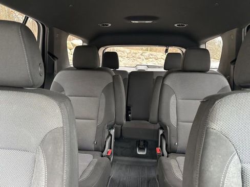 Used 2023 Chevrolet Traverse LT image 32