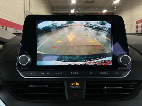 Used 2025 Nissan Altima 2.5 SV image 30