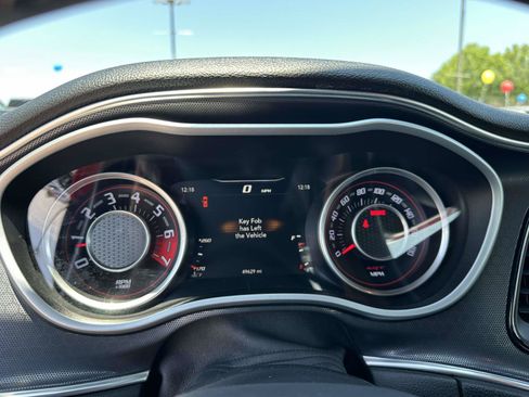 Used 2016 Dodge Challenger SRT RWD image 18