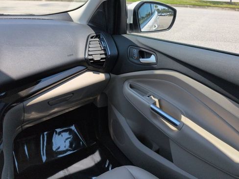 Used 2017 Ford Escape Titanium FWD image 18