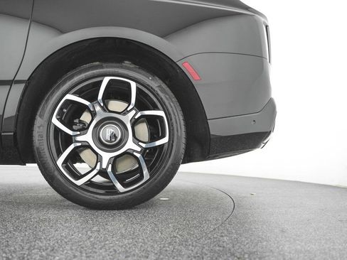 New 2025 Rolls-Royce Cullinan Black Badge image 14
