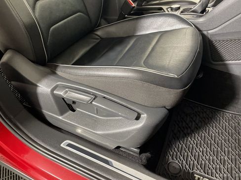 Used 2018 Volkswagen Tiguan SEL Premium w/ 3rd Row Seat Package image 25