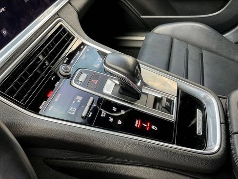Used 2020 Porsche Panamera image 18