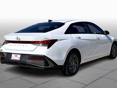 Used 2024 Hyundai Elantra SEL image 13