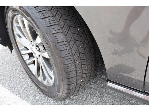 Used 2018 Ford Expedition Limited w/ Equipment Group 301A AWD/4WD image 61