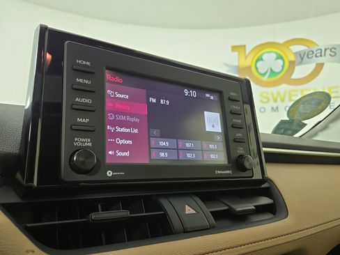 Used 2021 Toyota RAV4 XLE image 19