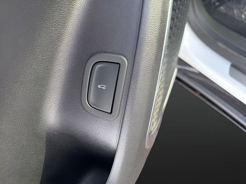 Used 2025 Buick Enclave Sport Touring image 18