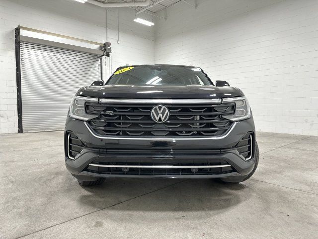 Used 2024 Volkswagen Atlas Cross Sport SEL R-Line AWD/4WD image 10