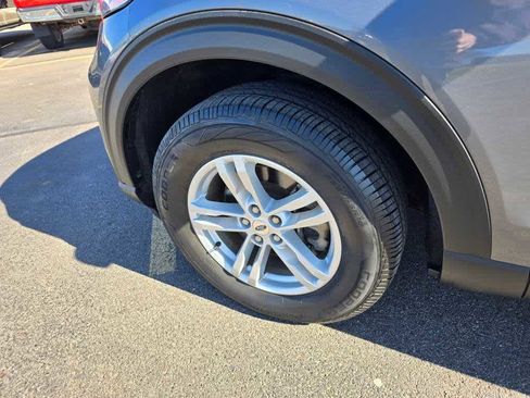 Used 2022 Ford Explorer XLT w/ Equipment Group 202A image 9