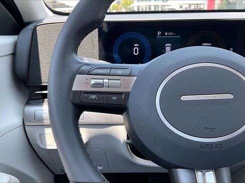 Used 2025 Hyundai Kona SEL FWD image 19