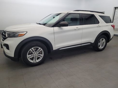 Used 2020 Ford Explorer XLT AWD/4WD image 2