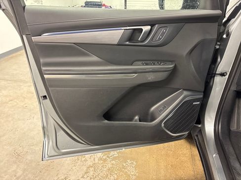 Used 2025 Buick Enclave Preferred image 21