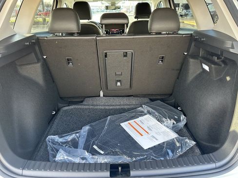 New 2026 Volkswagen Taos SE FWD image 4