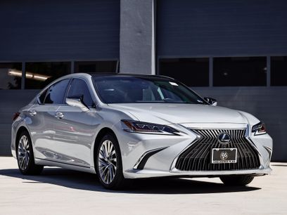 Used 2019 Lexus ES 350 Ultra Luxury w/ Accessory Package 2