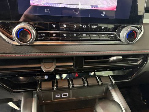 Used 2023 Chevrolet Colorado Z71 w/ Z71 Convenience Package 2 image 20