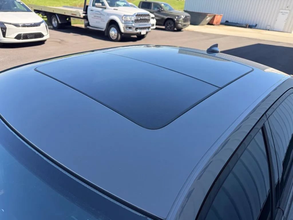 Used 2017 Chrysler 300 S AWD/4WD image 12