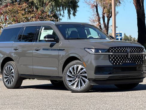 New 2025 Lincoln Navigator Black Label image 2