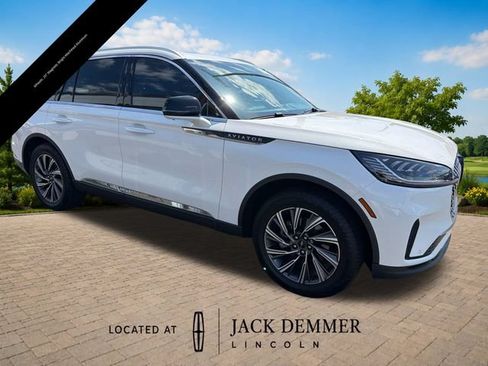 Certified 2025 Lincoln Aviator AWD image 10