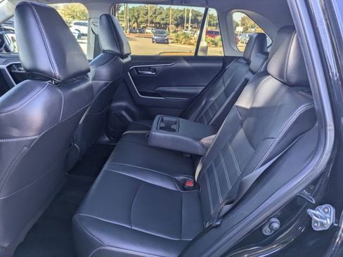 Used 2021 Toyota RAV4 XLE Premium image 28
