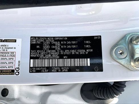 Used 2025 Toyota 4Runner SR5 AWD/4WD image 37